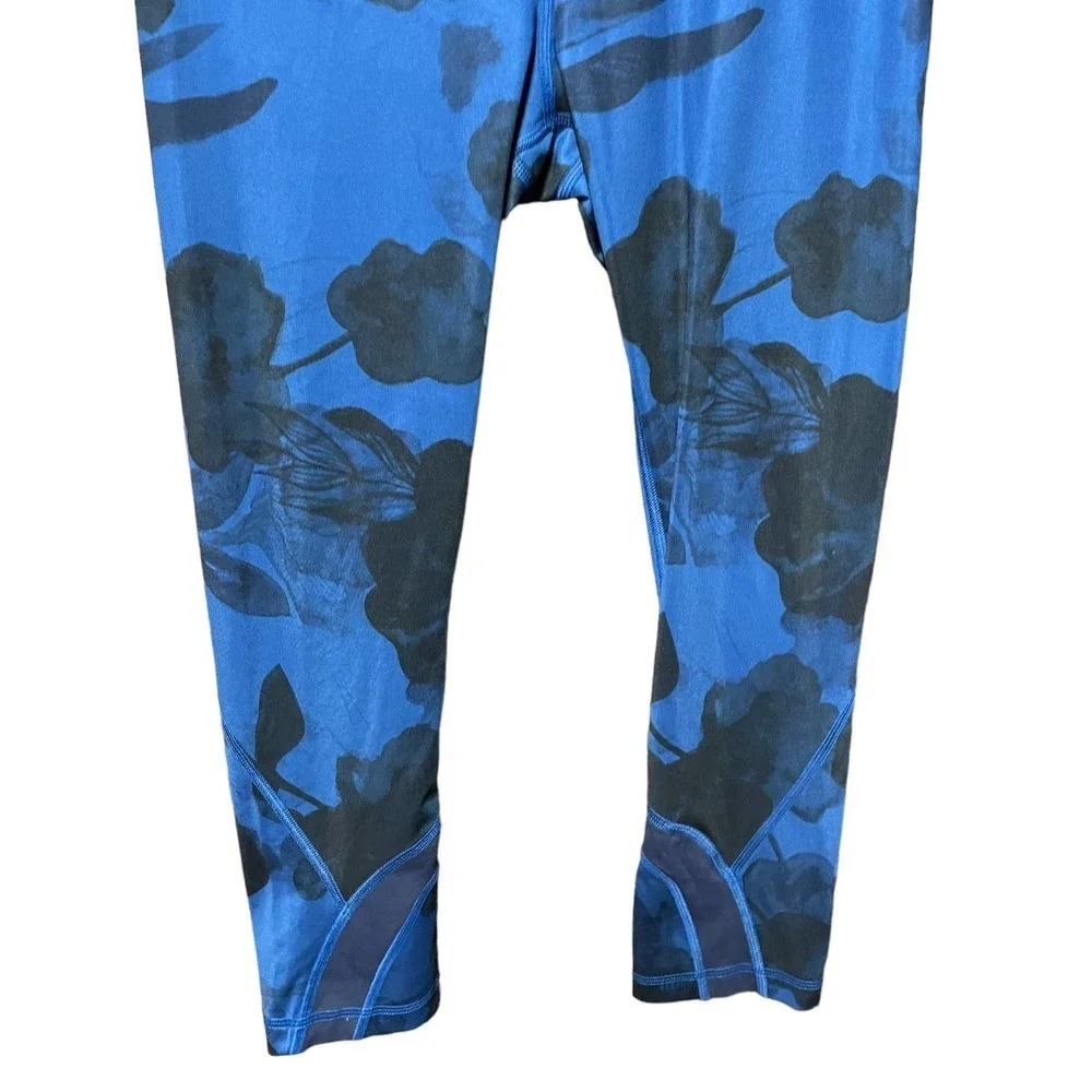 Lululemon Run Inspire Crop II Jumbo Inky Floral Blue Black Size 4‎ - Picture 4 of 8